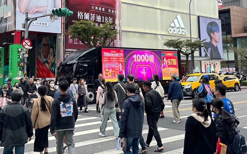 創新廣告展示方案_廣告車,LED行動車,行動燈箱車,活動燈箱車,行動車廣告,戶外看板媒體,行銷活動,藝術裝置物,大型LED廣告車、LED行動廣告車
