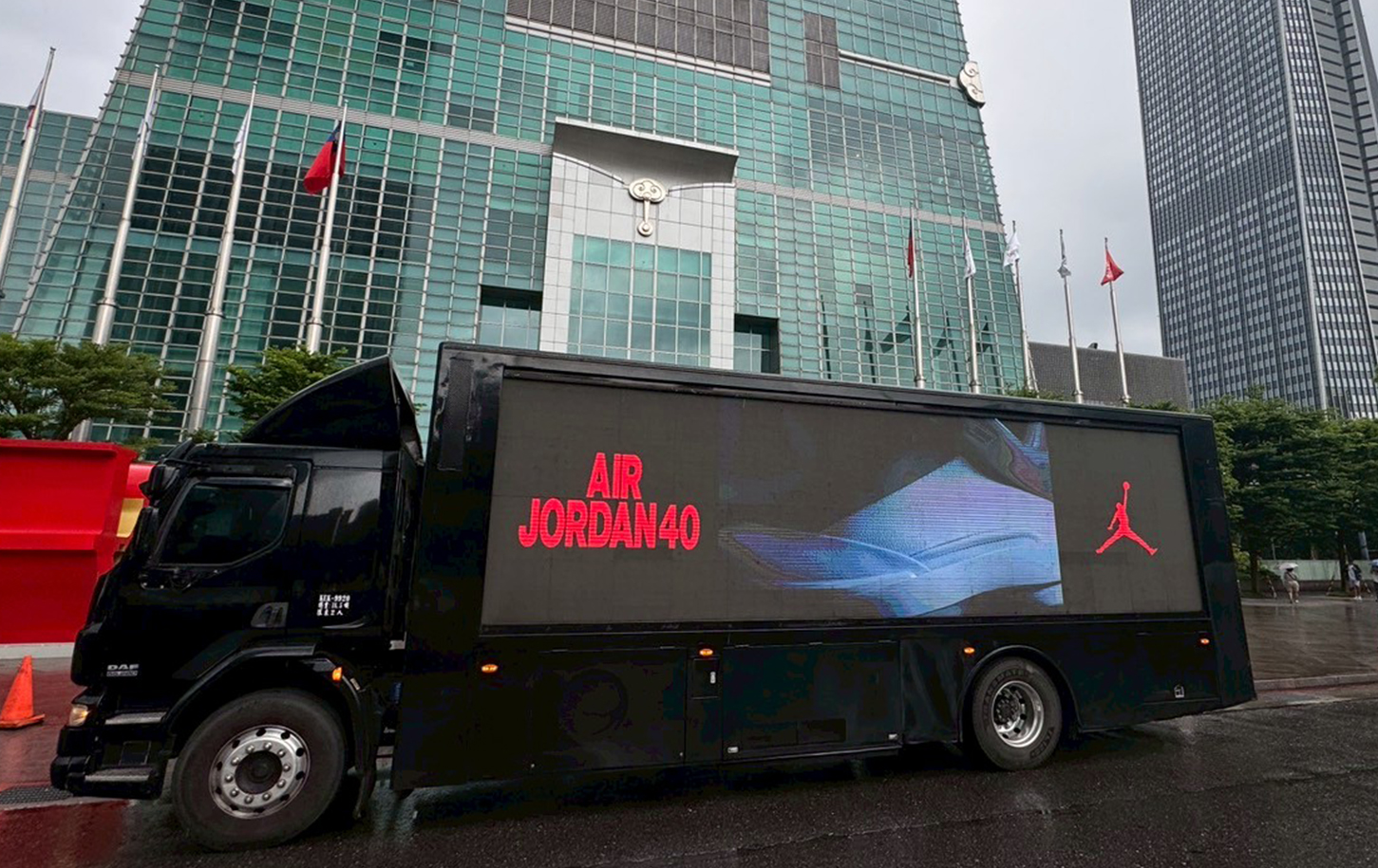 知名體育品牌LED行動廣告車行銷活動_廣告車,LED行動車,行動燈箱車,活動燈箱車,行動車廣告,戶外看板媒體,行銷活動,藝術裝置物,大型LED廣告車、LED行動廣告車