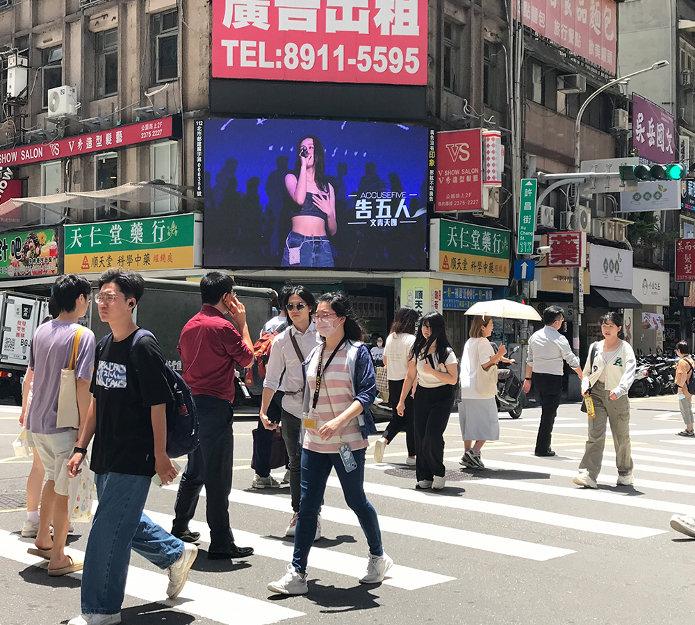 商業區_廣告車,LED行動車,行動燈箱車,活動燈箱車,行動車廣告,戶外看板媒體,行銷活動,藝術裝置物,大型LED廣告車、LED行動廣告車