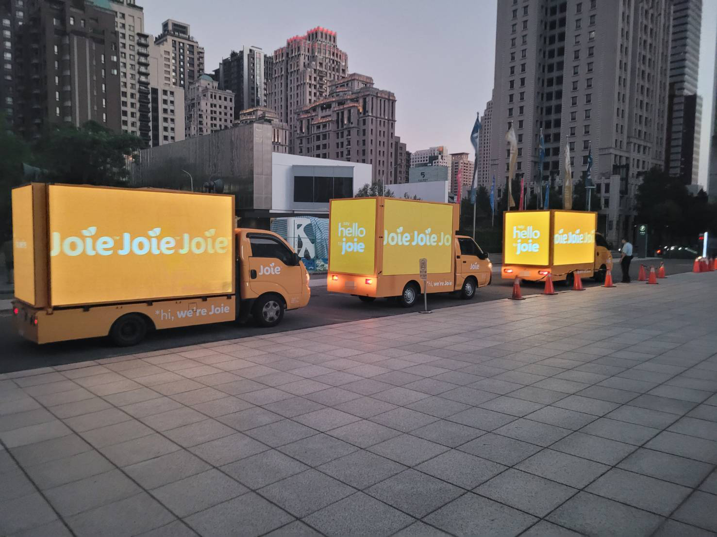 知名外送品牌LED行動廣告車_廣告車,LED行動車,行動燈箱車,活動燈箱車,行動車廣告,戶外看板媒體,行銷活動,藝術裝置物,大型LED廣告車、LED行動廣告車