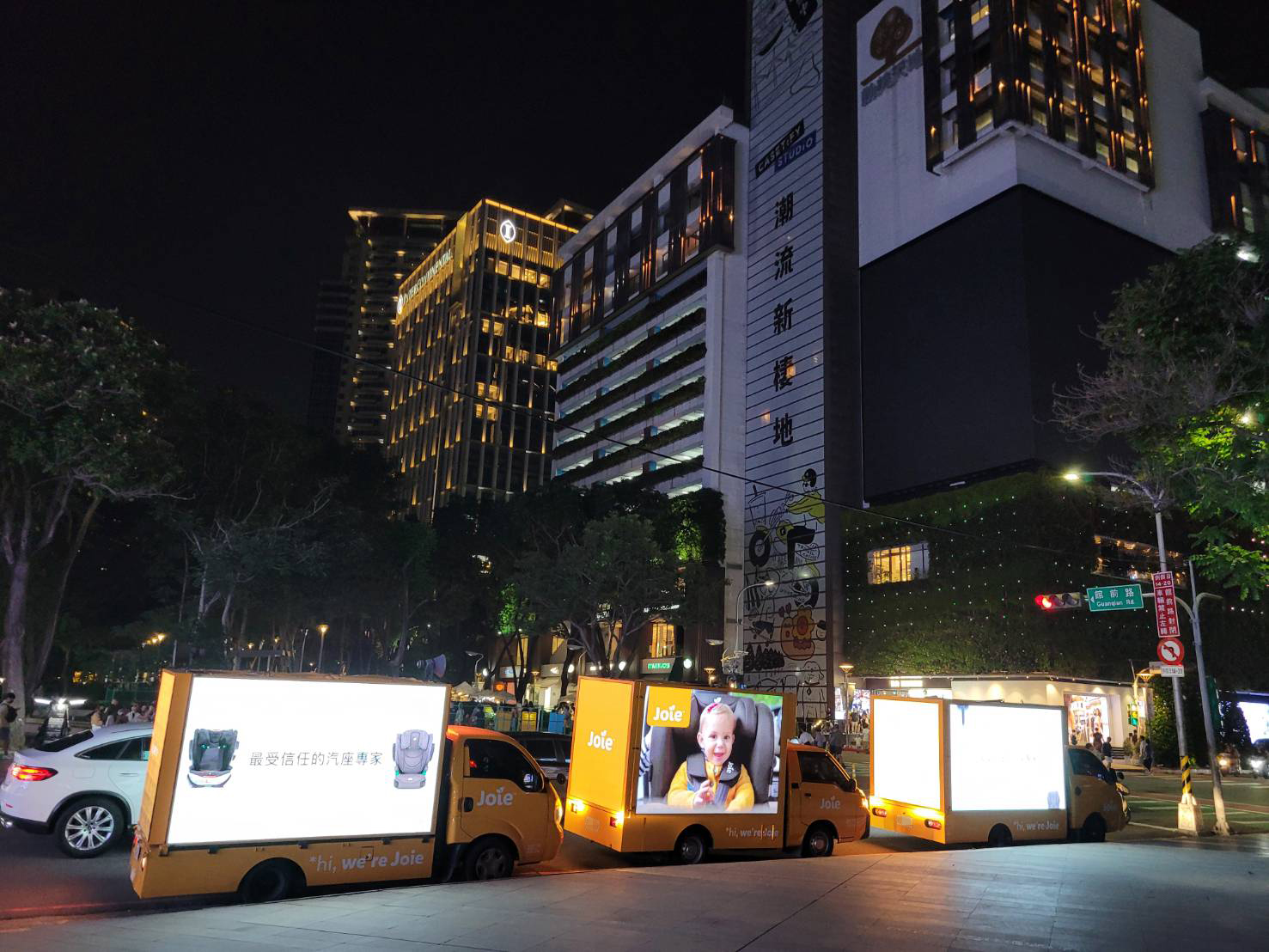 知名外送品牌大型LED廣告車_廣告車,LED行動車,行動燈箱車,活動燈箱車,行動車廣告,戶外看板媒體,行銷活動,藝術裝置物,大型LED廣告車、LED行動廣告車