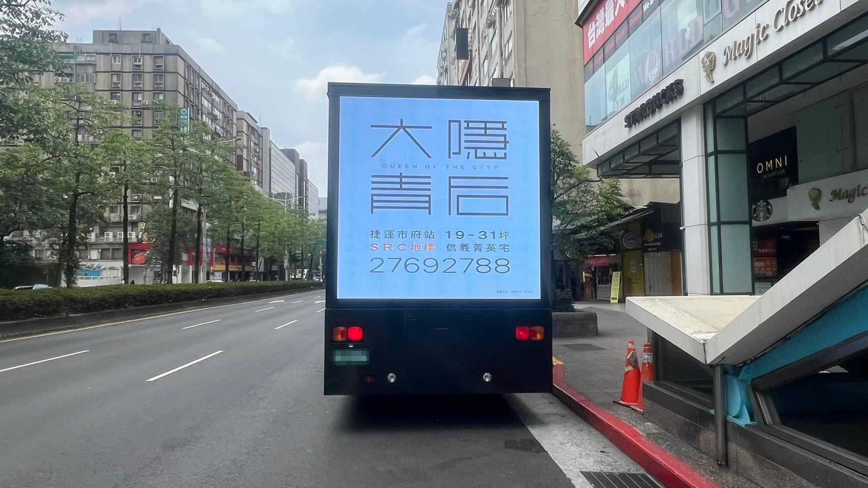 大型建商專案行動燈箱車_廣告車,LED行動車,行動燈箱車,活動燈箱車,行動車廣告,戶外看板媒體,行銷活動,藝術裝置物,大型LED廣告車、LED行動廣告車