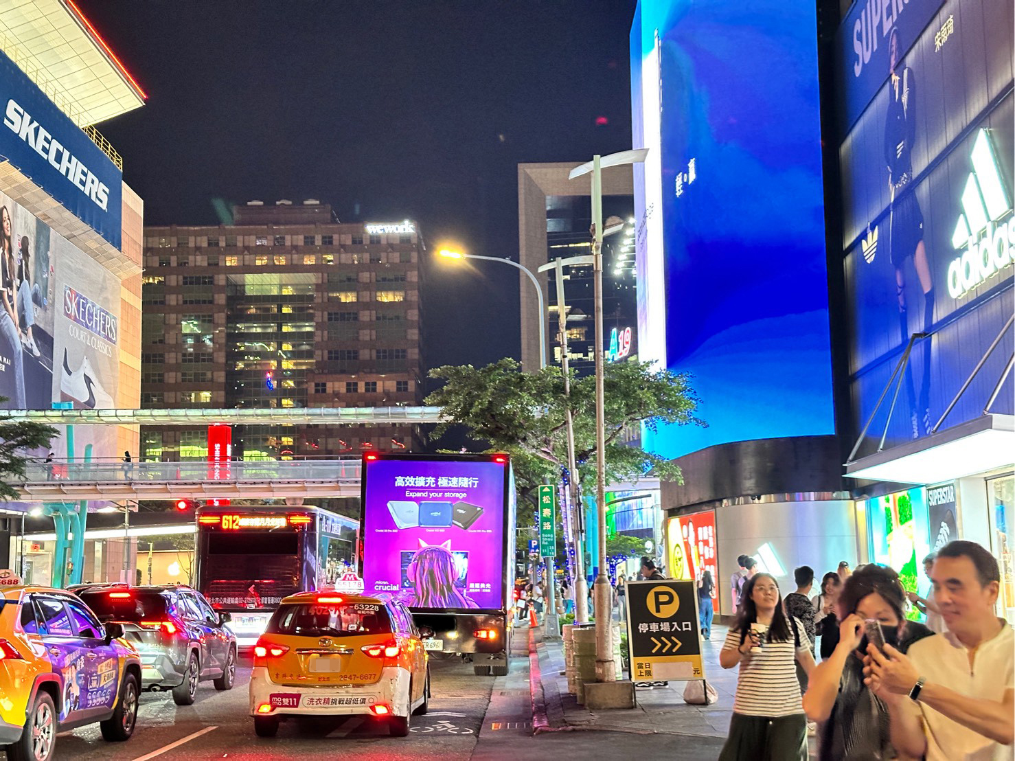 知名3C產業大型LED廣告車_廣告車,LED行動車,行動燈箱車,活動燈箱車,行動車廣告,戶外看板媒體,行銷活動,藝術裝置物,大型LED廣告車、LED行動廣告車
